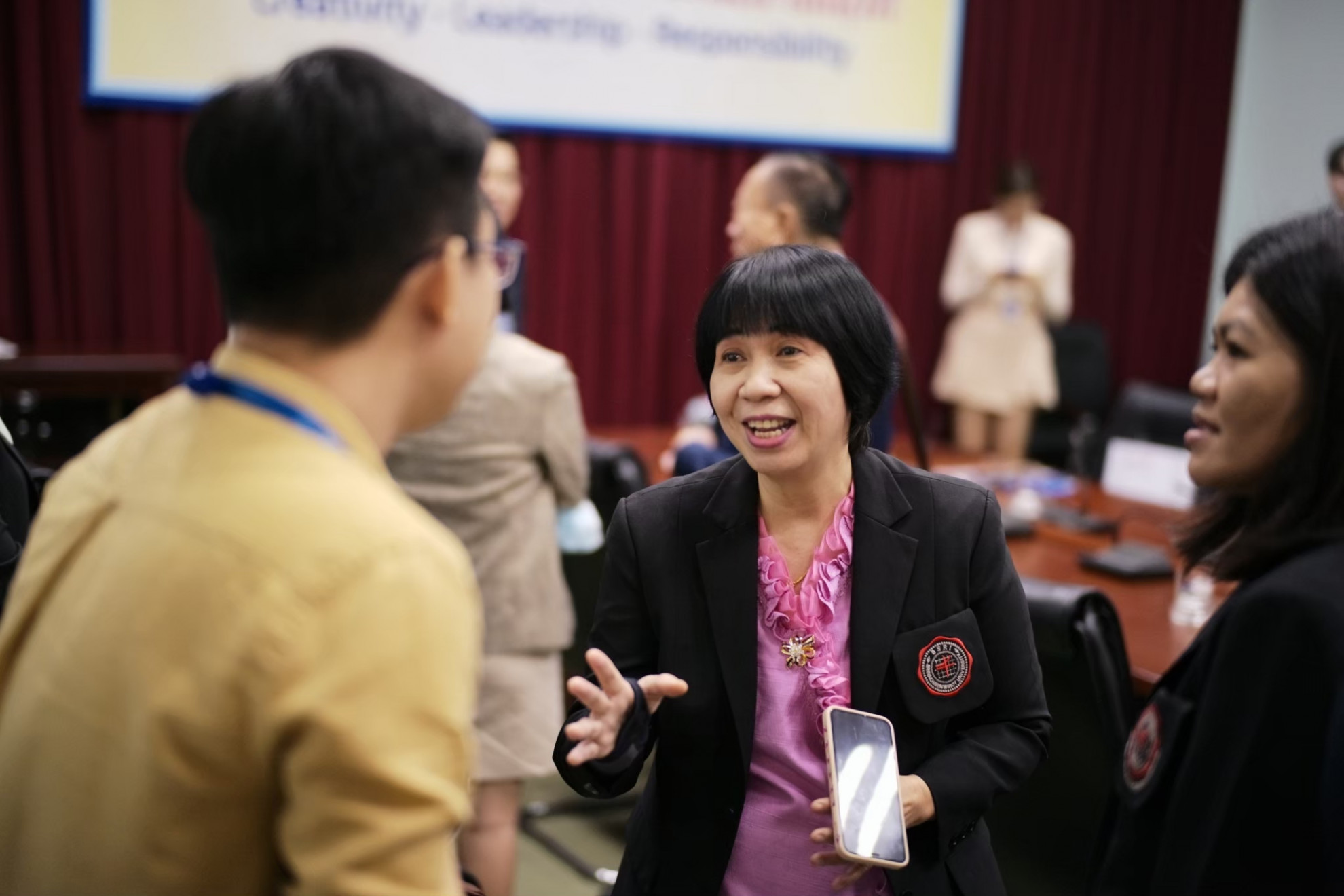 Small discussion group between Thai  and Vietnam researchers in Psychology behavioral science.